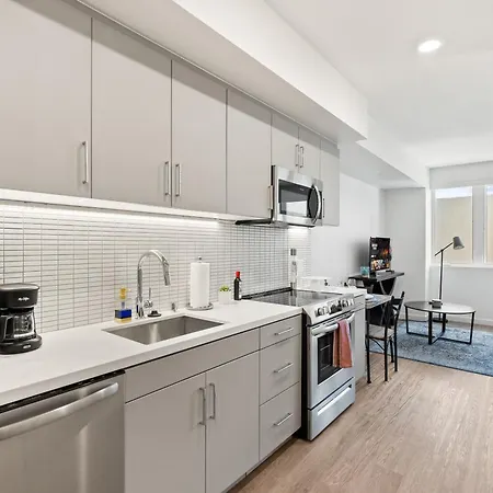 Bright Studio On Sunset Blvd Pool, Parking, Gym